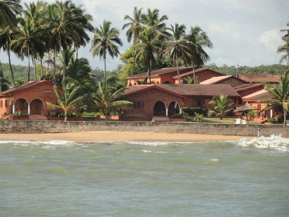 Coconut Grove Beach Resort Elmina Exterior foto